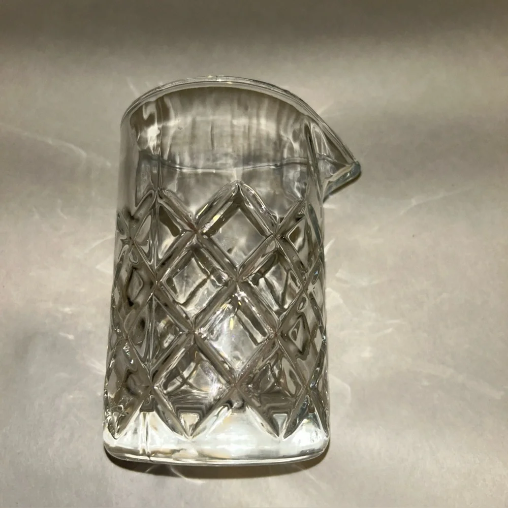 Cocktail Mixing Glass 17oz Cocktail Stirring Glass With Thick Weighted Bottom
